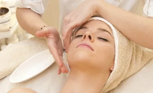 Descubre la limpieza facial en Barcelona para una piel radiante y saludable