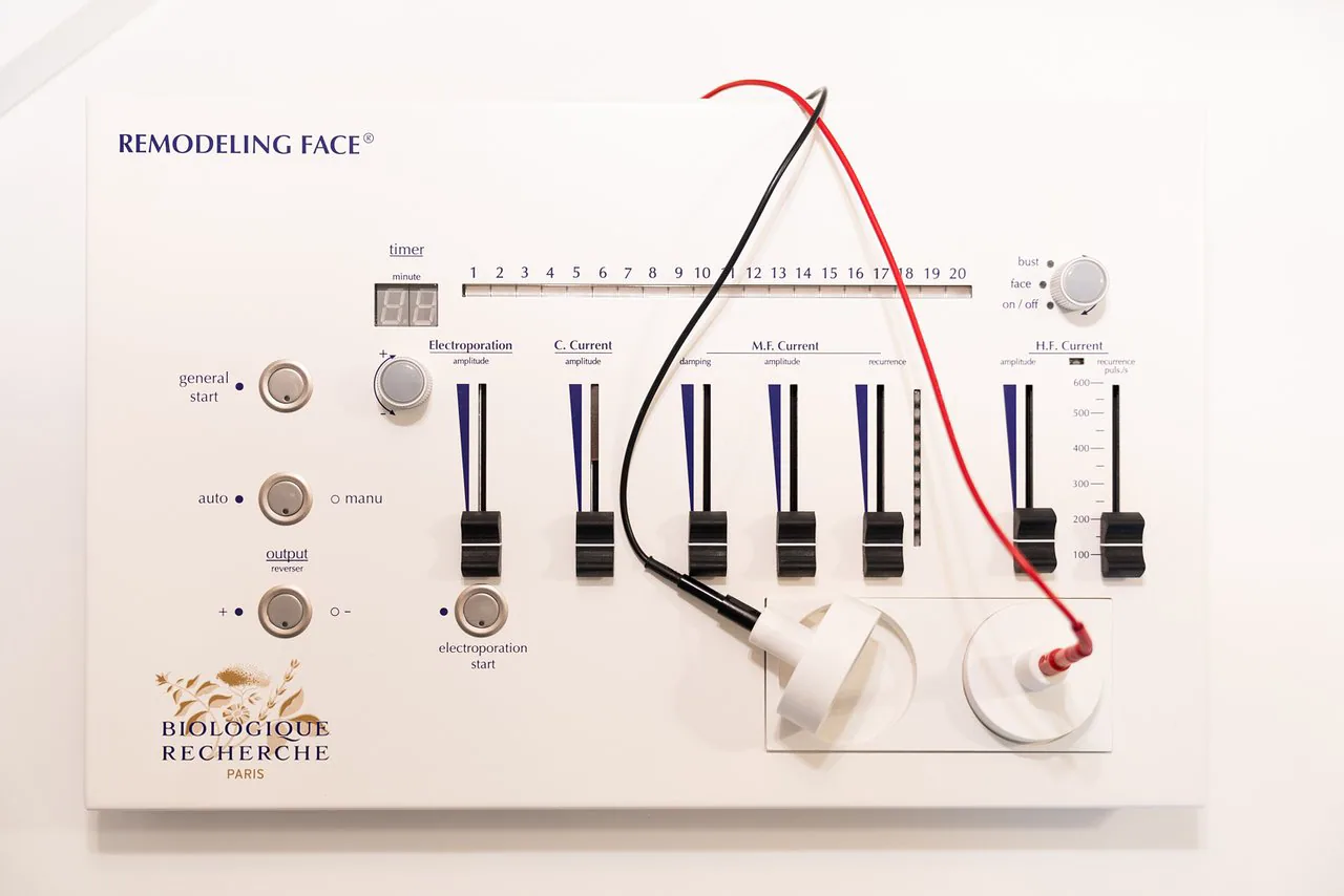 Consola del Remodeling Face de Biologique Recherche